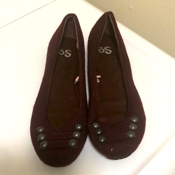 NWOT SO: Ladies Burgundy Wool Blend Flats